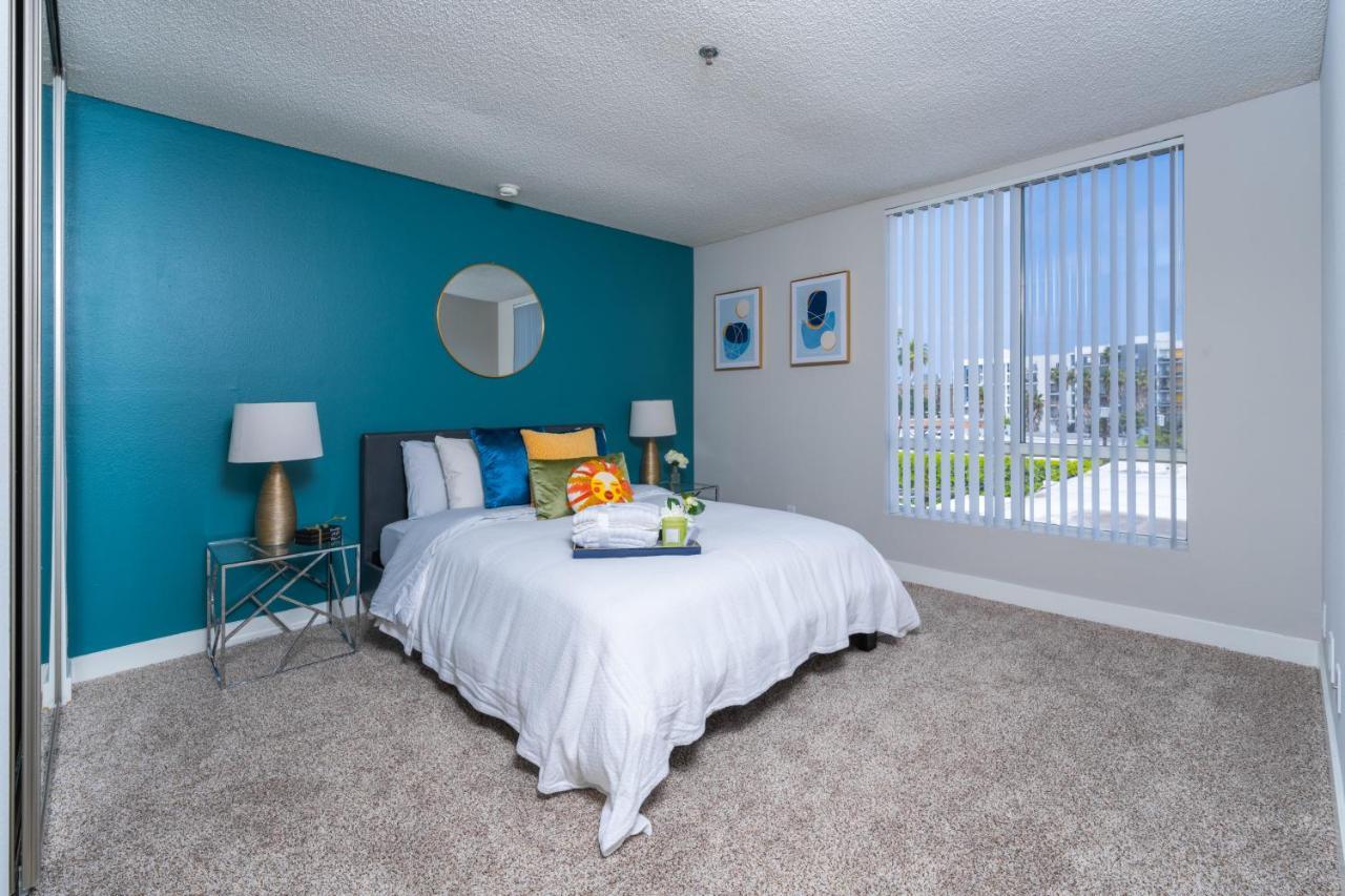 Universal 8 Min Drive Two Bedroom With Free Parking Apartment Los Angeles