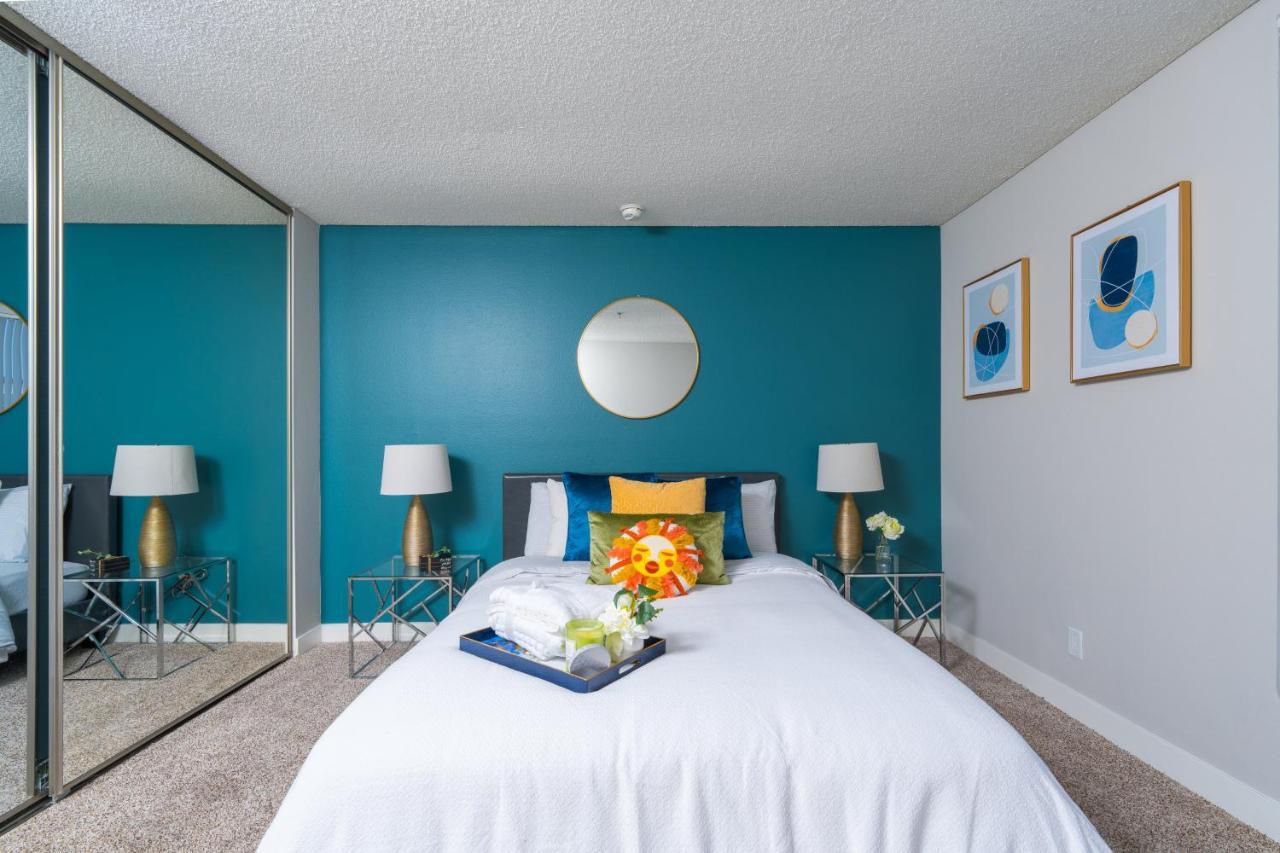 Universal 8 Min Drive Two Bedroom With Free Parking Apartment Los Angeles