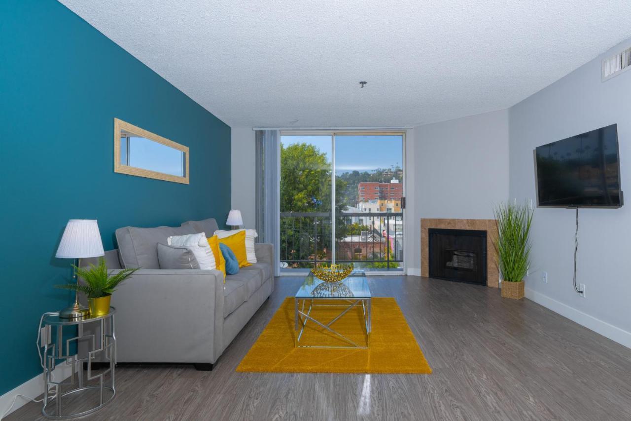 Universal 8 Min Drive Two Bedroom With Free Parking